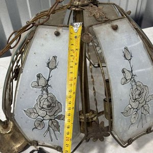 Par de Lámparas Antiguas de Vidrio y Metal Dorado con Diseño Floral - imagen 9