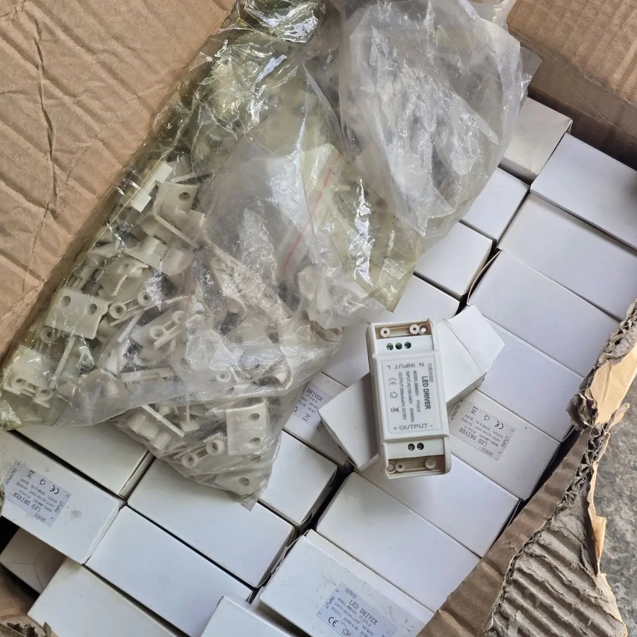 Lote de LED Drivers y Embalajes - imagen 2