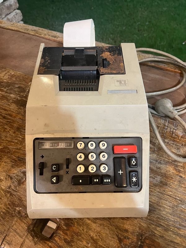 Calculadora de mesa - imagen 2