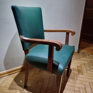 Sillón de Escritorio Antiguo con Brazos de Madera Curvada y Tapizado Verde - imagen 3