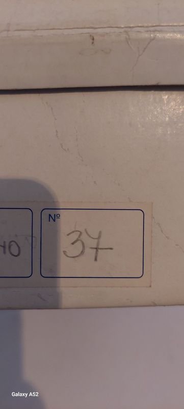 Zapatos de tacón alto en caja - imagen 3