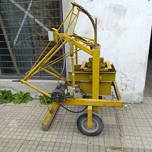 Bloquera a motor , hace 3 bloques a la vez, es monofasica , en buen estado - imagen 3