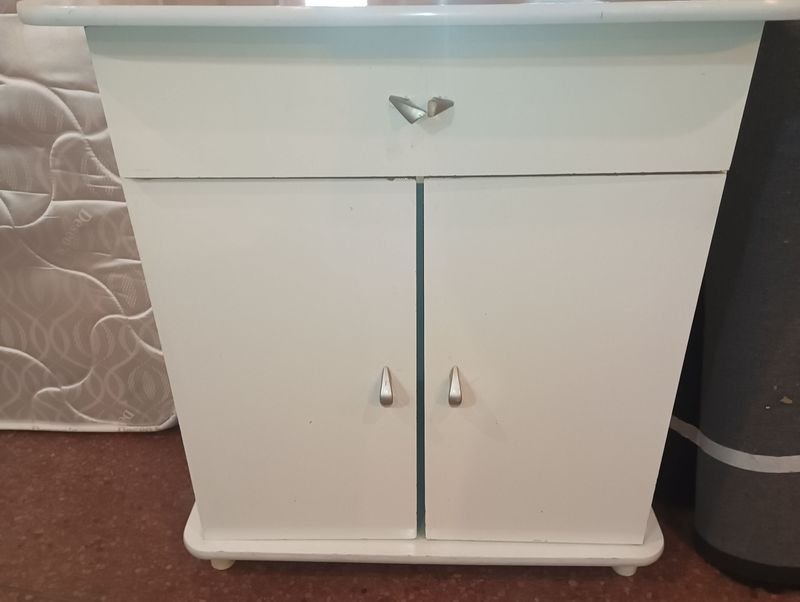 Mueble multiuso blanco con 2 puertas y 1 cajón - imagen 3