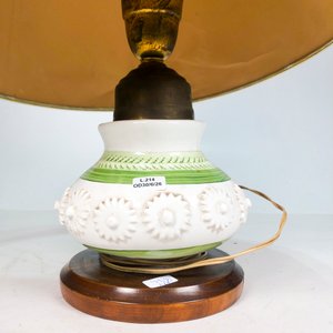 Lámpara de Mesa Vintage en Porcelana con Diseño Floral y Pantalla Grande - imagen 2