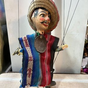 Marioneta Antigua Articulada con Sombrero y Poncho Multicolor - imagen 4