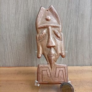 Lote siguiente: Placa de Bronce con Figura Antropomorfa Estilo Americano Antiguo