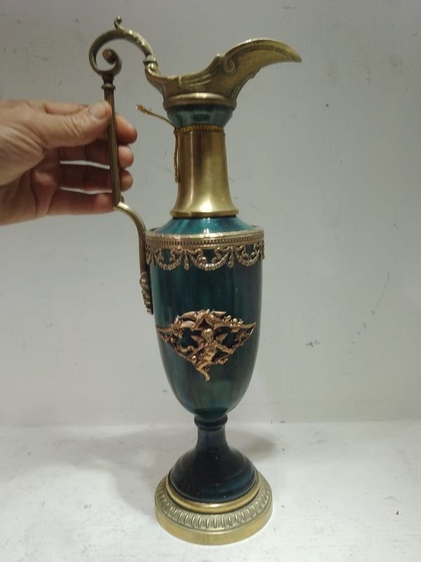 Antigua Jarra en Porcelana Francesa con decoraciones Religiosa en Bronce de Querubin - imagen 4