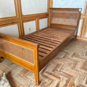 Lote anterior: Cama de Madera con Respaldo y Cabecera de Esterilla