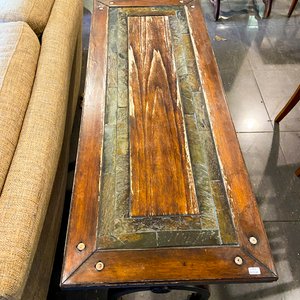 Mesa de Centro Rústica con Detalles en Madera y Piedra - imagen 3