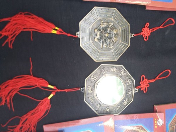 Colgante Feng Shui con Borla Roja y Espejo