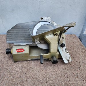Lote siguiente: Cortadora de Fiambre Berkel Modelo 611 Industria Uruguaya