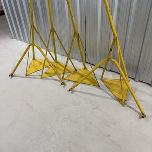 Estructura de Gancho para Pallets Metálica Amarilla - imagen 3