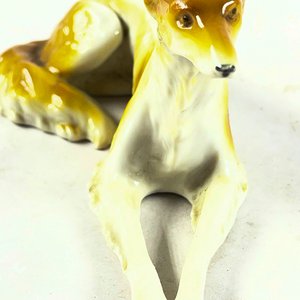 Figura de Perro Borzoi en Porcelana Blanca y Miel - imagen 3