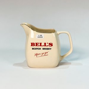 Lote siguiente: Jarra de cerámica Bell's Scotch Whisky con monograma, Wade England