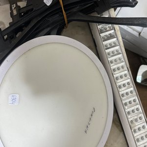 Lote siguiente: Lote de Perchas y Artefactos de Iluminación