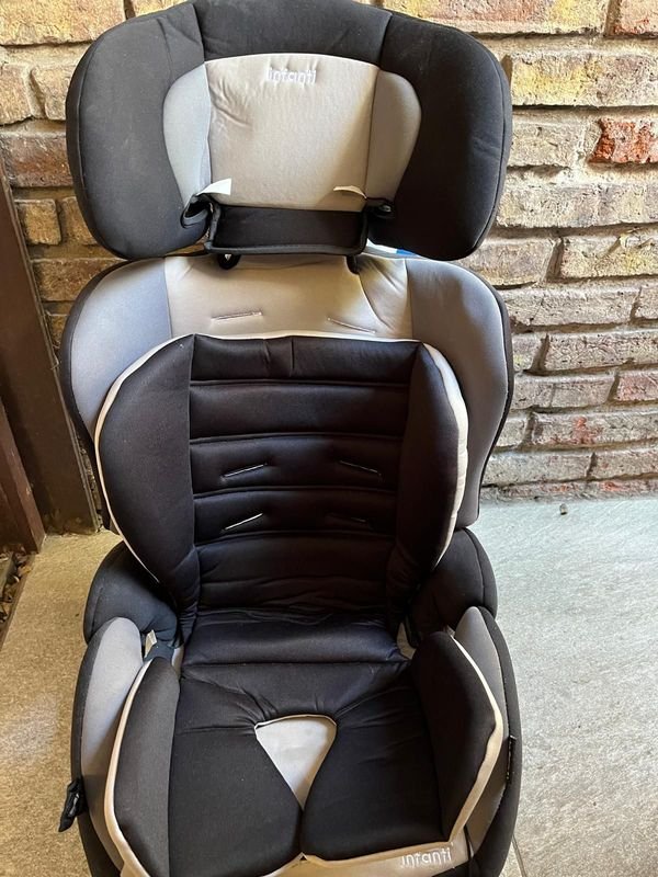 Silla de Auto Infanti Savile V6 para Niños