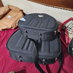 Lote siguiente: Set de Dos Maletines Negros para Instrumentos Musicales o Equipamiento