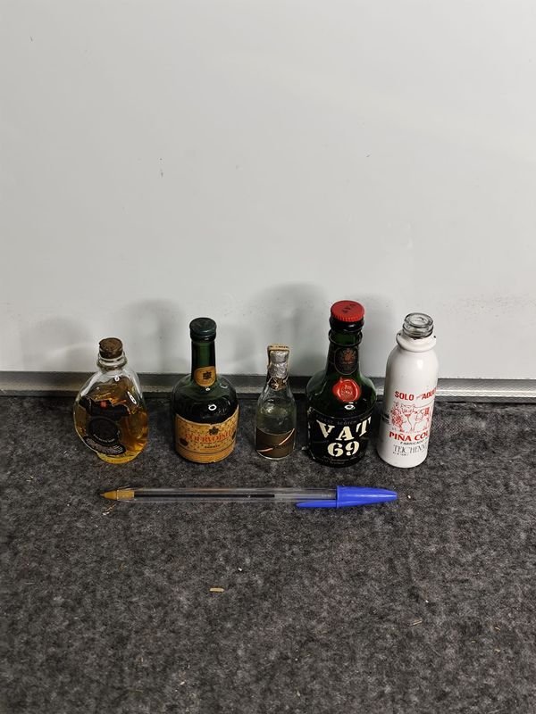 Lote de 5 Botellitas de Licor en Miniatura con Contenido