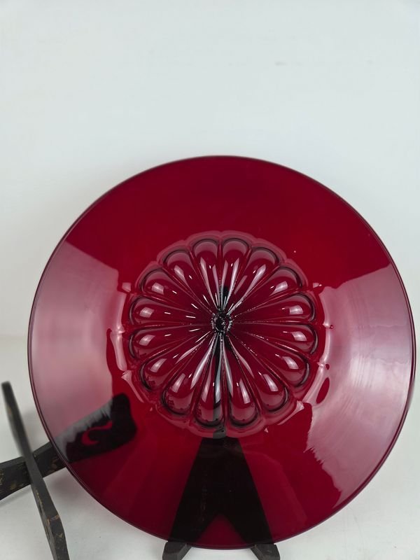 Centro de mesa en cristal rojo con base en madera - imagen 3