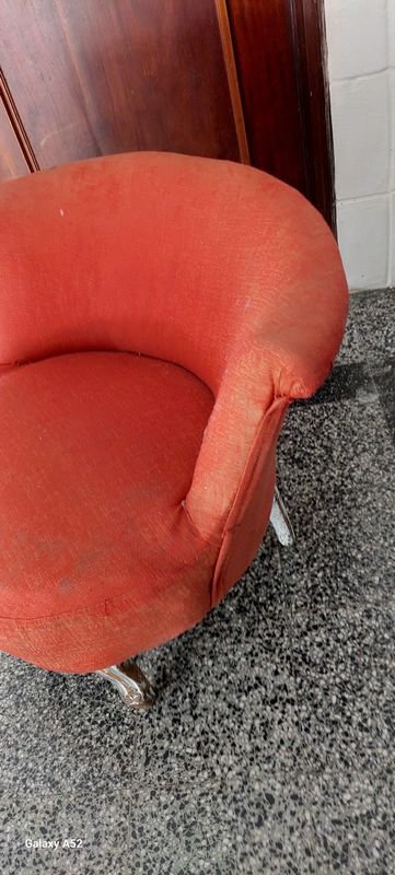 Silla tapizada rojiza de excelente calidad - imagen 4