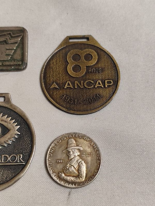 Lote siguiente: Medallas y Monedas Coleccionables
