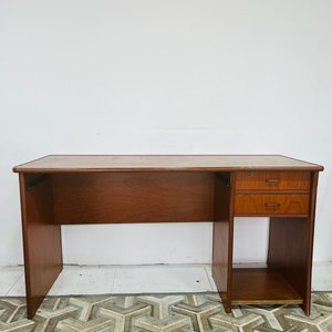 Lote anterior: Escritorio de MDF con Lustre Oscuro y Cajones