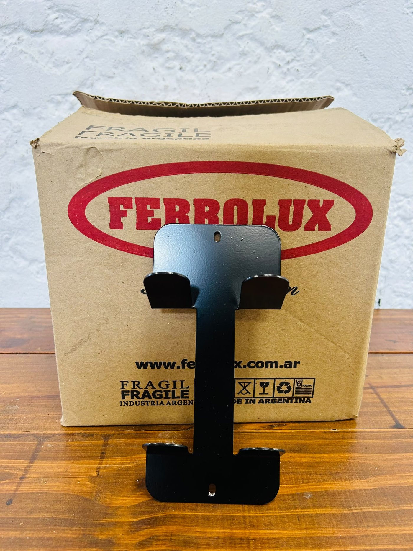 Lote #021 – 13 Percheros de colgar Ferrolux color negro –