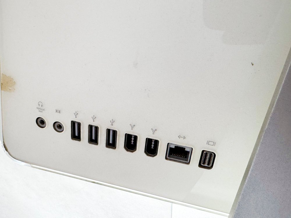 Venta de Mac con cable y accesorios - imagen 2
