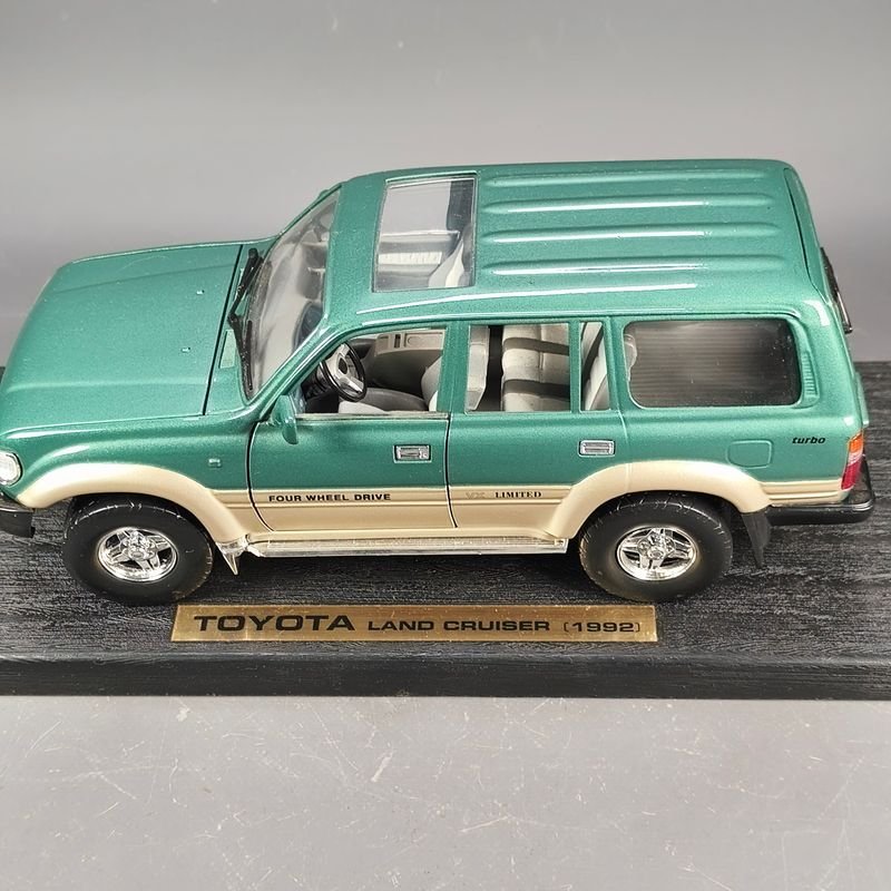 Toyota Land Cruiser Die-cast Modelo en Escala 1:18 - imagen 6