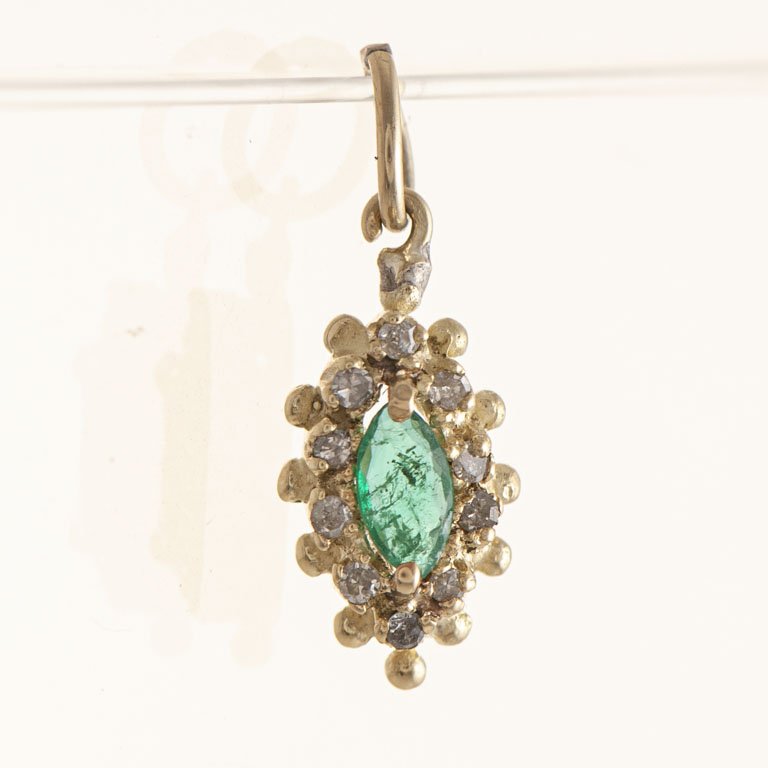 Lote siguiente: Colgante de Oro con Esmeralda y Brillantes
