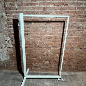 Perchero Estructura de Hierro con Ruedas - imagen 1