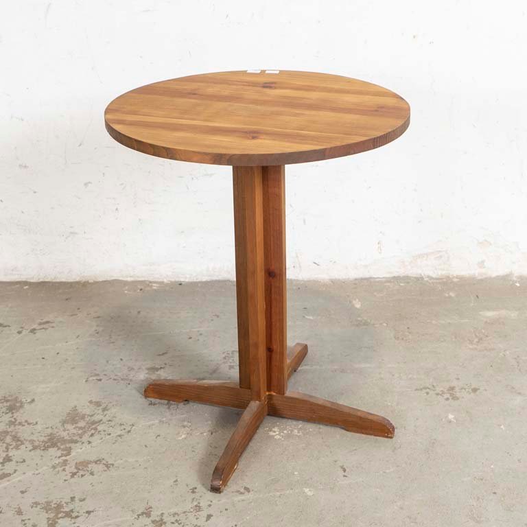 Mesa Circular de Pino con Pie Central y Detalles de Lustre