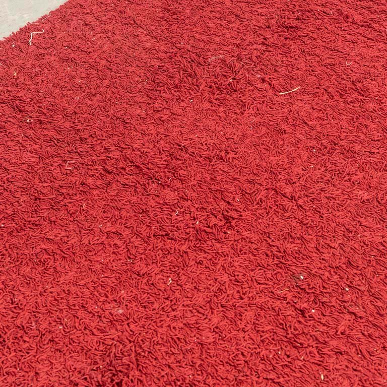 Alfombra shaggy roja para decorar - imagen 3