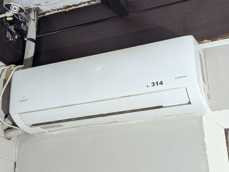 Lote anterior: Aire marca Everest Inverter de 12.000 BTU. Sin control remoto.