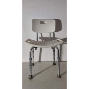 Lote siguiente: Silla sanitaria para baño con respaldo y patas ajustables
