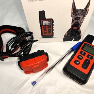 Collar de Entrenamiento Eléctrico Recargable para Mascotas Medianas con Control Digital y Linterna - imagen 3