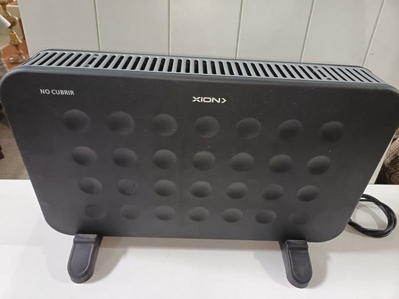 Estufa Eléctrica Xion Negra con Patas