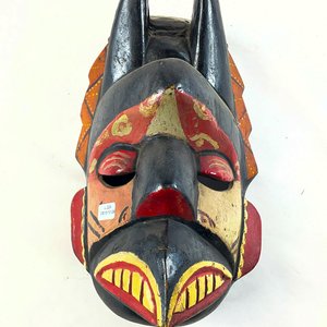 Lote anterior: Máscara Africana de Madera Tallada con Detalles Pintados