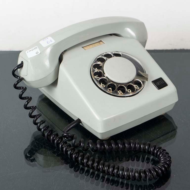 Lote anterior: Teléfono de disco vintage de buena condición