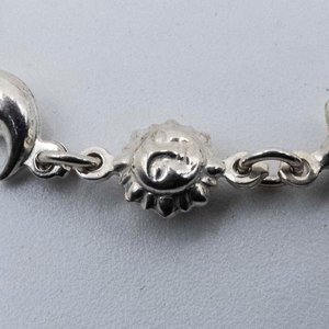 Pulsera de Plata con Dijes de Luna, Estrella y Sol - imagen 2