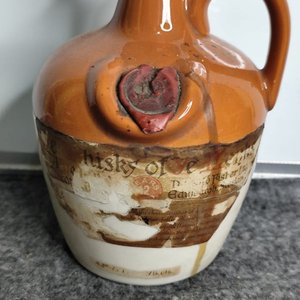 Porrón de Gres con Tapa Original y Sello de Cera - imagen 2