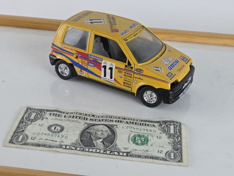 Fiat marca Burago escala 1-24 juguete de coche - imagen 2