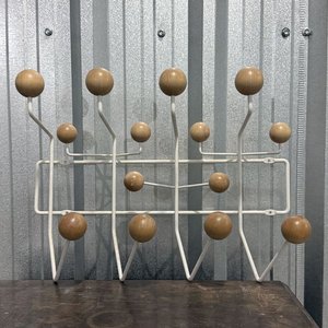 Perchero Moderno Blanco con Bolas de Madera - 14 Ganchos - imagen 4