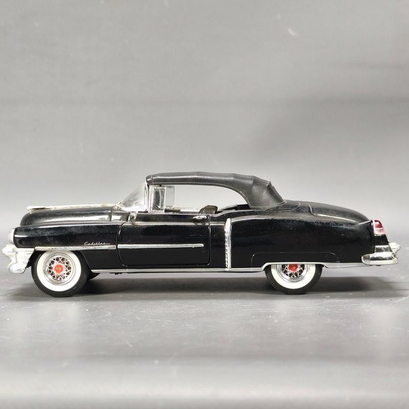 Lote siguiente: Modelo de Auto Cadillac El Dorado 1955 en Escala 1/24 en Metal