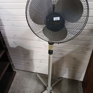 Lote siguiente: Ventilador de Pie James Negro y Gris