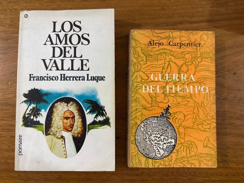 Libros "Los Amos del Valle" y "Guerra del Tiempo"