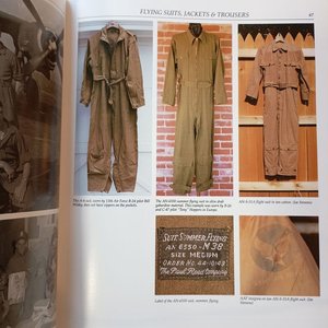 Libro "Gear Up! Flight Clothing & Equipment of USAAF Airmen in World War II" en tapa dura - imagen 9