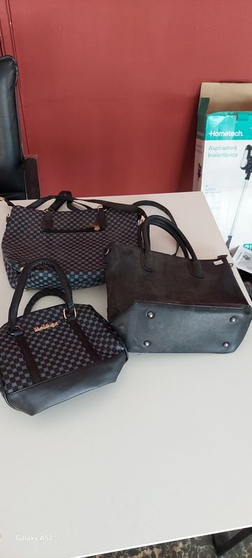 Lote anterior: Bolsos de cuero en excelente condición