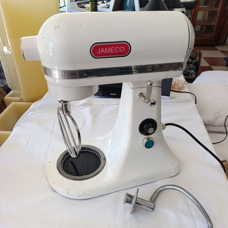 Lote siguiente: Batidora Planetaria Jameco 7 Líteros Modelo VFM-7A