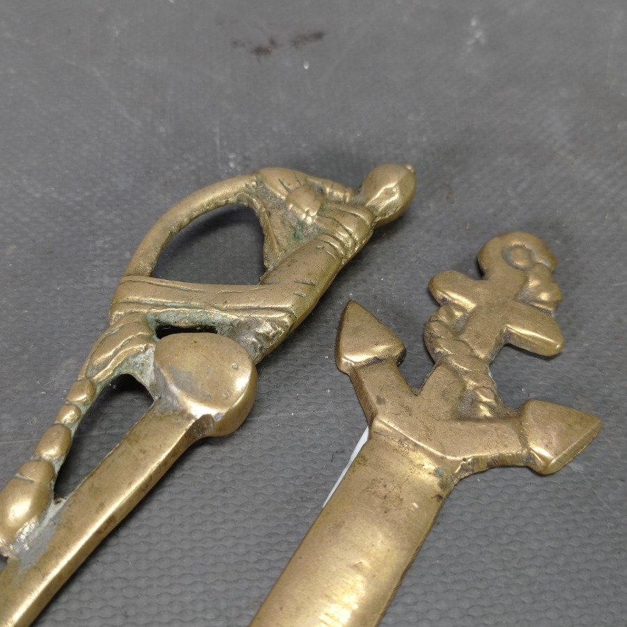 Dos abre cartas en bronce macizo con fisonomía de ancla y espada - imagen 3